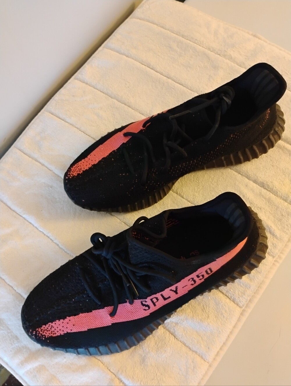 🩷 Mens Adidas Yeezy Boost 9.5